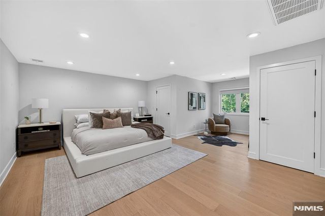 22 Glen Carl Road, Upper Saddle River, NJ 07458