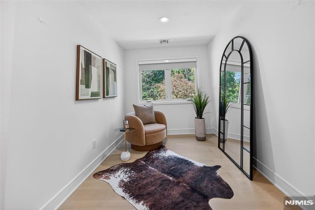 22 Glen Carl Road, Upper Saddle River, NJ 07458