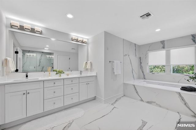 22 Glen Carl Road, Upper Saddle River, NJ 07458