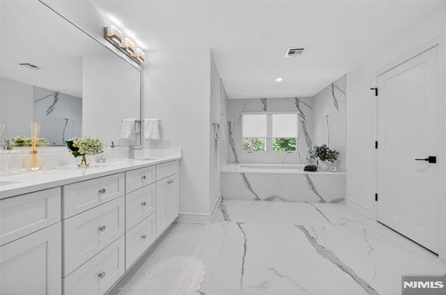 22 Glen Carl Road, Upper Saddle River, NJ 07458