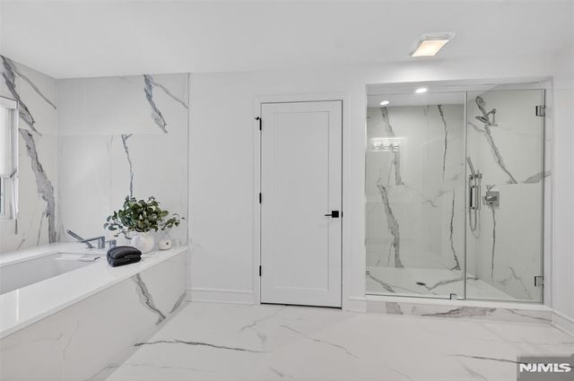 22 Glen Carl Road, Upper Saddle River, NJ 07458