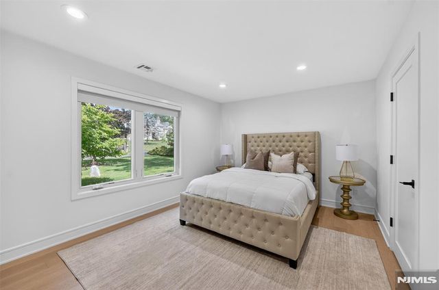 22 Glen Carl Road, Upper Saddle River, NJ 07458