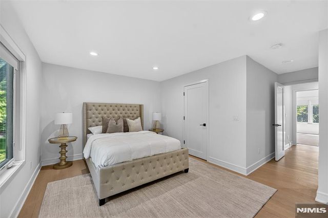 22 Glen Carl Road, Upper Saddle River, NJ 07458