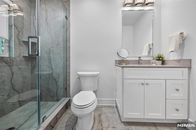 22 Glen Carl Road, Upper Saddle River, NJ 07458