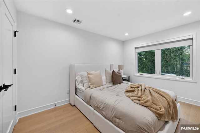 22 Glen Carl Road, Upper Saddle River, NJ 07458