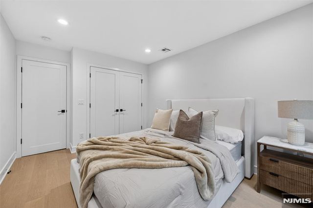 22 Glen Carl Road, Upper Saddle River, NJ 07458