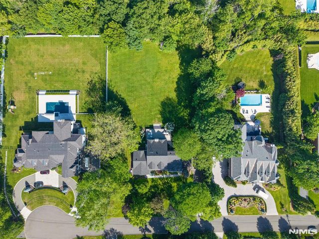 22 Glen Carl Road, Upper Saddle River, NJ 07458