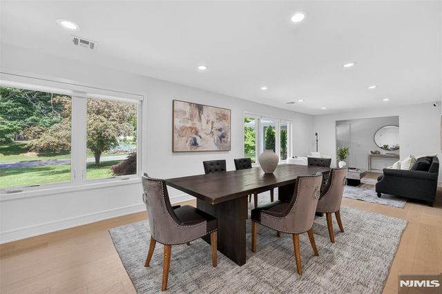 22 Glen Carl Road, Upper Saddle River, NJ 07458