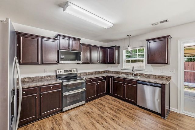 800 S Brighton Ridge Court, Wellford, SC 29385