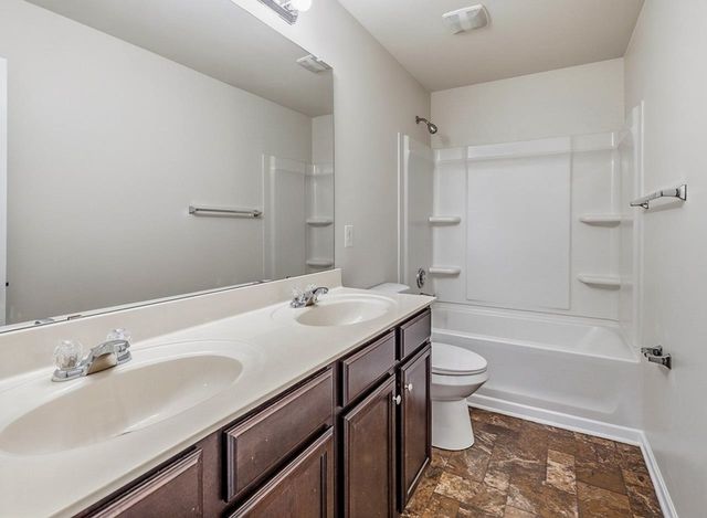 800 S Brighton Ridge Court, Wellford, SC 29385