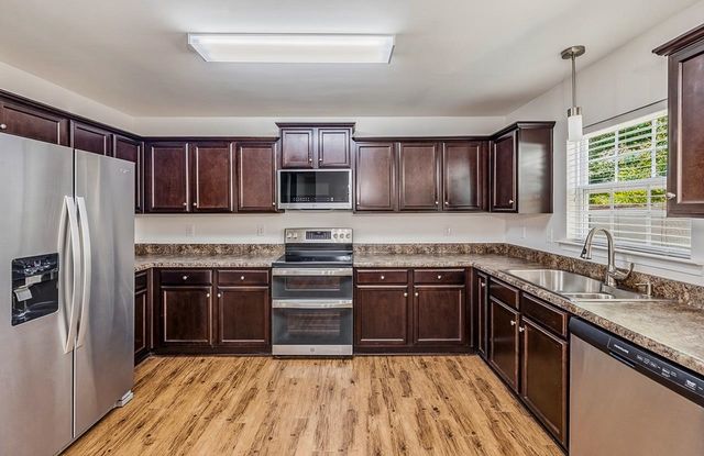 800 S Brighton Ridge Court, Wellford, SC 29385
