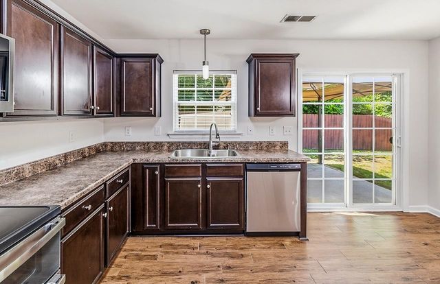 800 S Brighton Ridge Court, Wellford, SC 29385