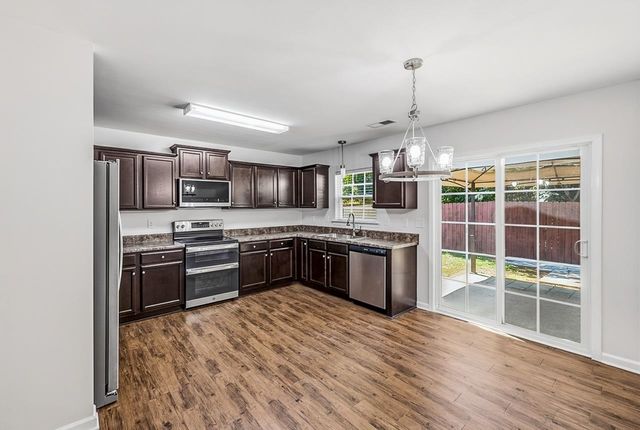 800 S Brighton Ridge Court, Wellford, SC 29385