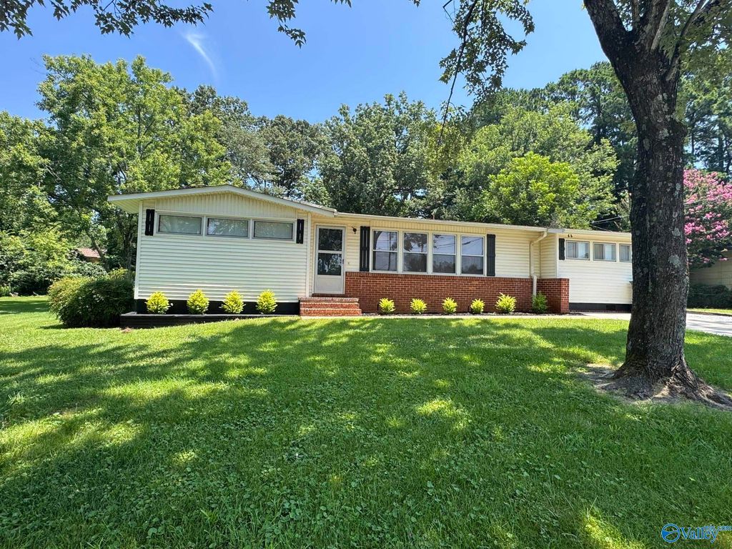 2617 Waltham Drive E, Huntsville, AL 35811