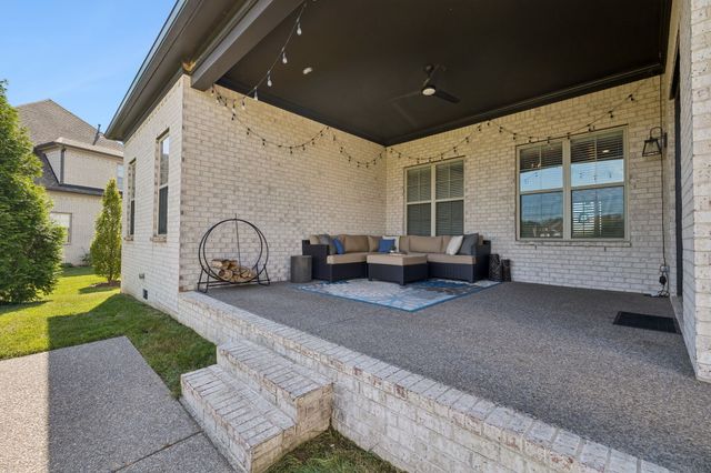 5816 Wagonvale Dr, Arrington, TN 37014