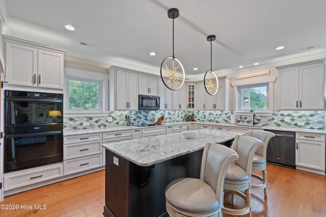 202 River Drive, Southport, NC 28461