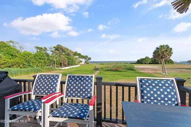 202 River Drive, Southport, NC 28461