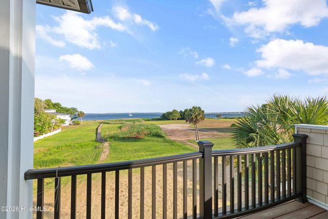 202 River Drive, Southport, NC 28461