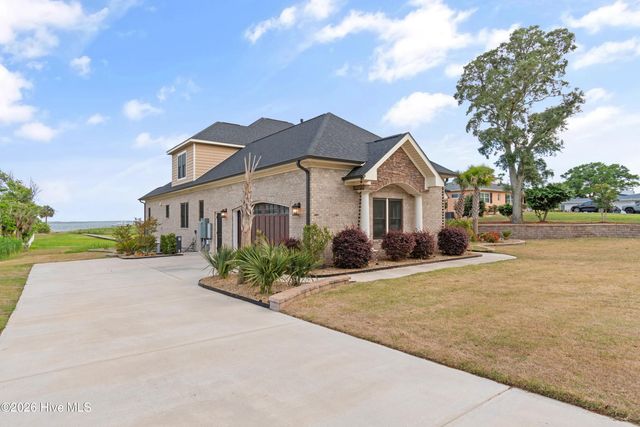 202 River Drive, Southport, NC 28461