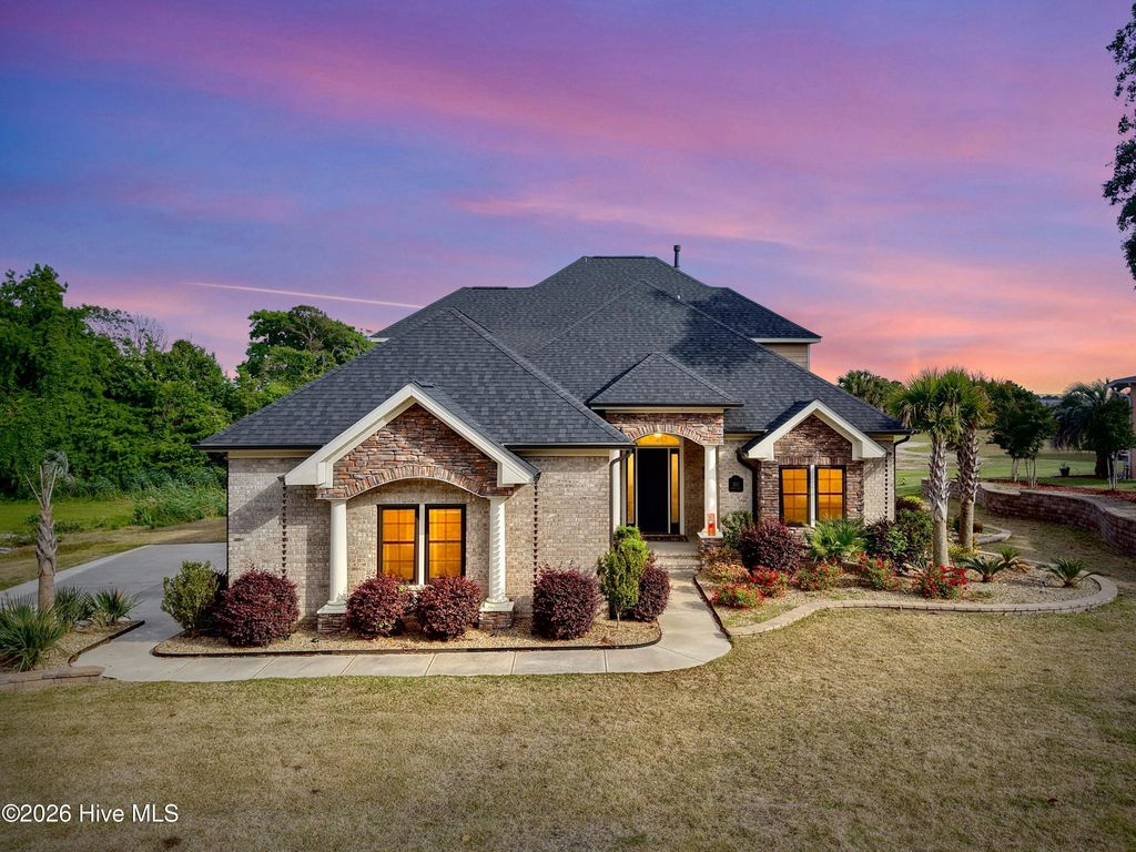 202 River Drive, Southport, NC 28461