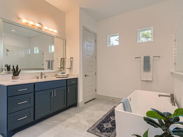 156 Carousel LN, Driftwood, TX 78619
