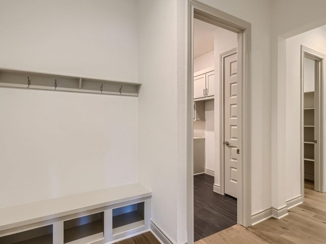 156 Carousel LN, Driftwood, TX 78619