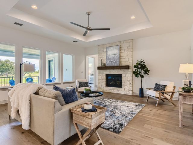 156 Carousel LN, Driftwood, TX 78619