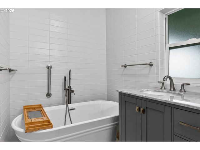 15015 Se LINDEN Ln, Milwaukie, OR 97267