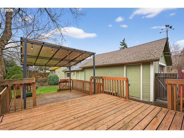 15015 Se LINDEN Ln, Milwaukie, OR 97267