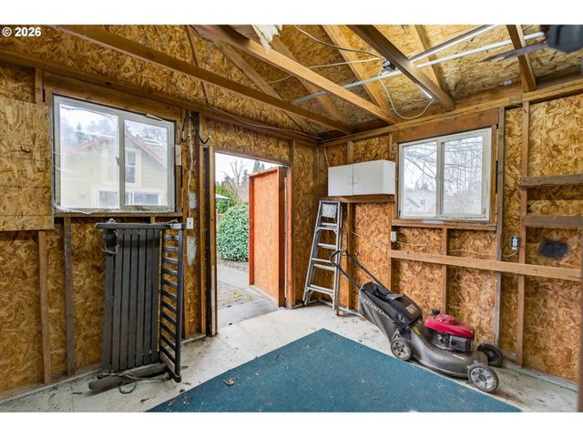 15015 Se LINDEN Ln, Milwaukie, OR 97267