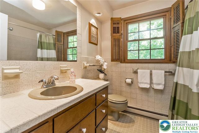 2838 Edgemont Drive, Salisbury Twp, PA 18103