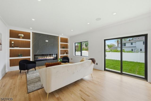 14 26Th St, Fair Lawn Boro, NJ 07410