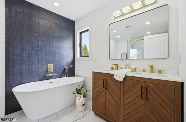 14 26Th St, Fair Lawn Boro, NJ 07410