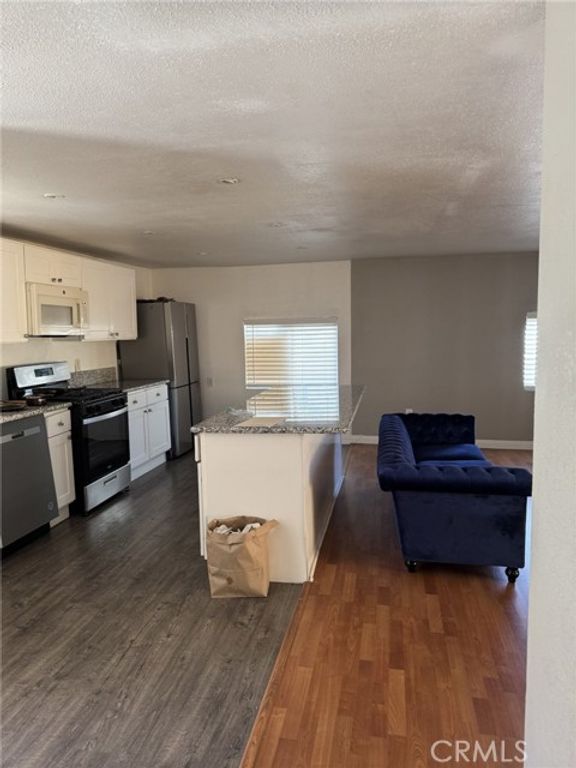 13959 Victoria, Victorville, CA 92395