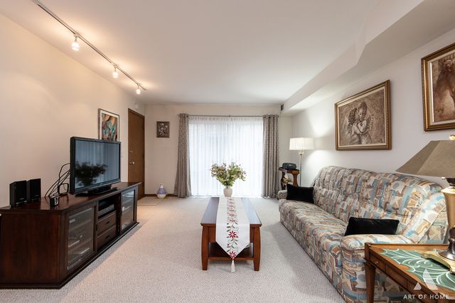 6453 N Northwest Highway 2C, Chicago, IL 60631