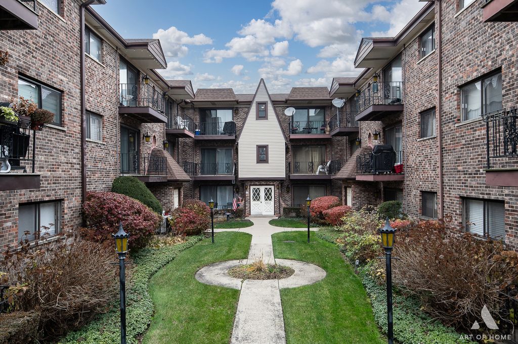 6453 N Northwest Highway 2C, Chicago, IL 60631