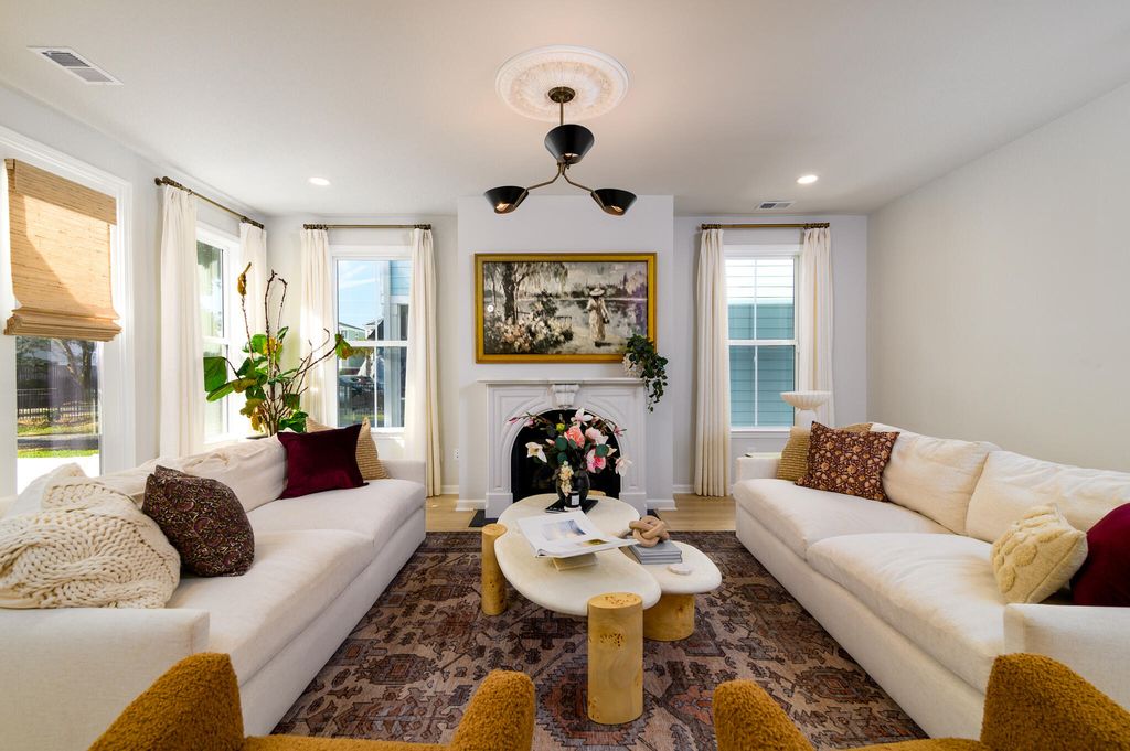 Image 10 of property listing at 1256 Crooked Oak Road, Charleston, SC 29492