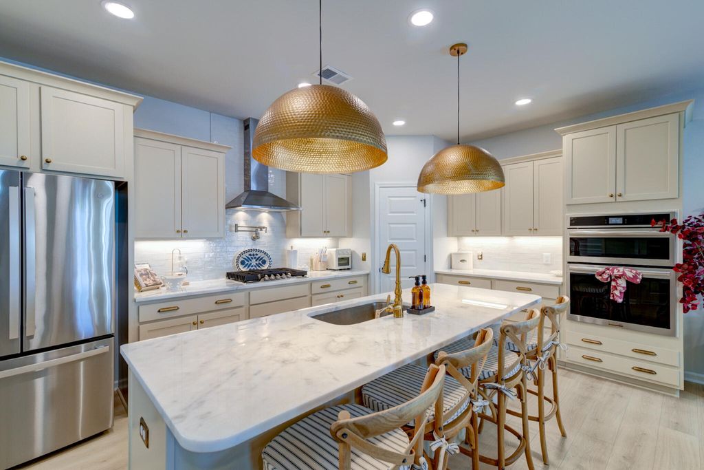 Image 13 of property listing at 1256 Crooked Oak Road, Charleston, SC 29492