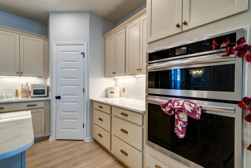 Image 15 of property listing at 1256 Crooked Oak Road, Charleston, SC 29492