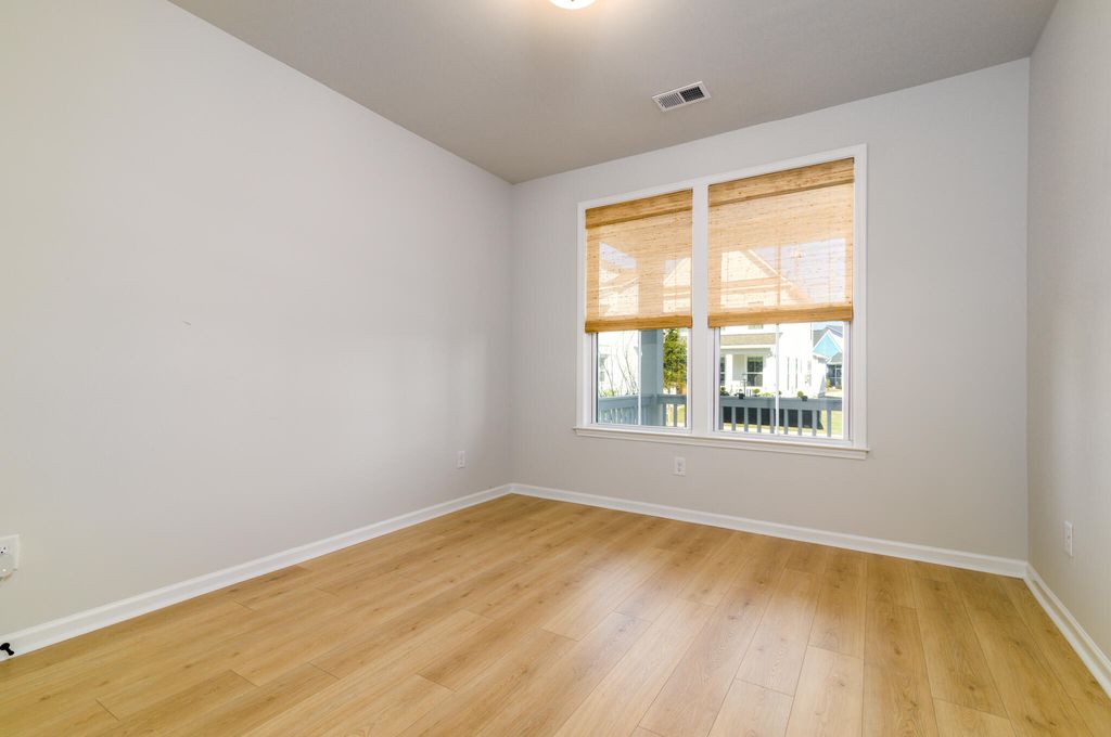 Image 20 of property listing at 1256 Crooked Oak Road, Charleston, SC 29492