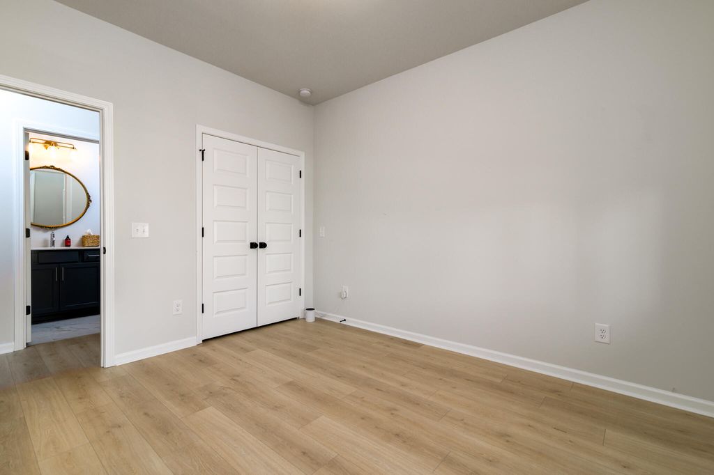 Image 21 of property listing at 1256 Crooked Oak Road, Charleston, SC 29492