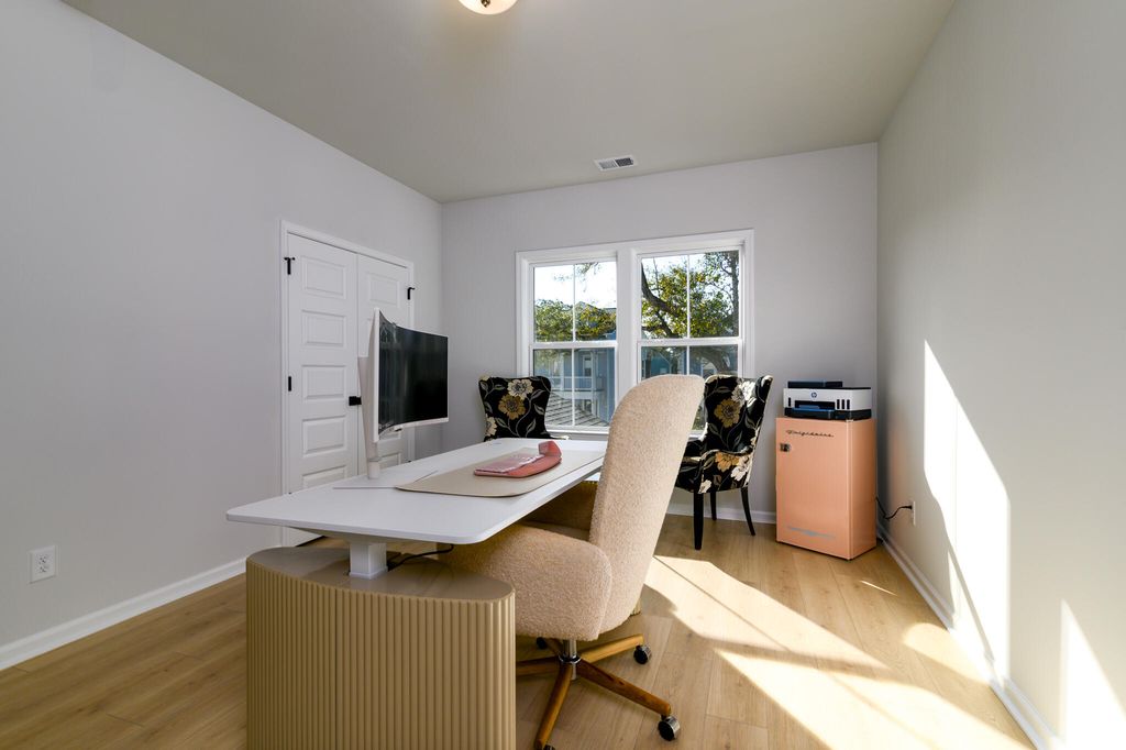 Image 27 of property listing at 1256 Crooked Oak Road, Charleston, SC 29492