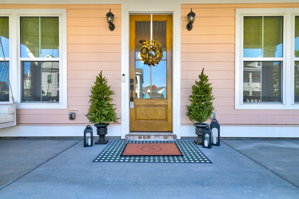 Image 3 of property listing at 1256 Crooked Oak Road, Charleston, SC 29492