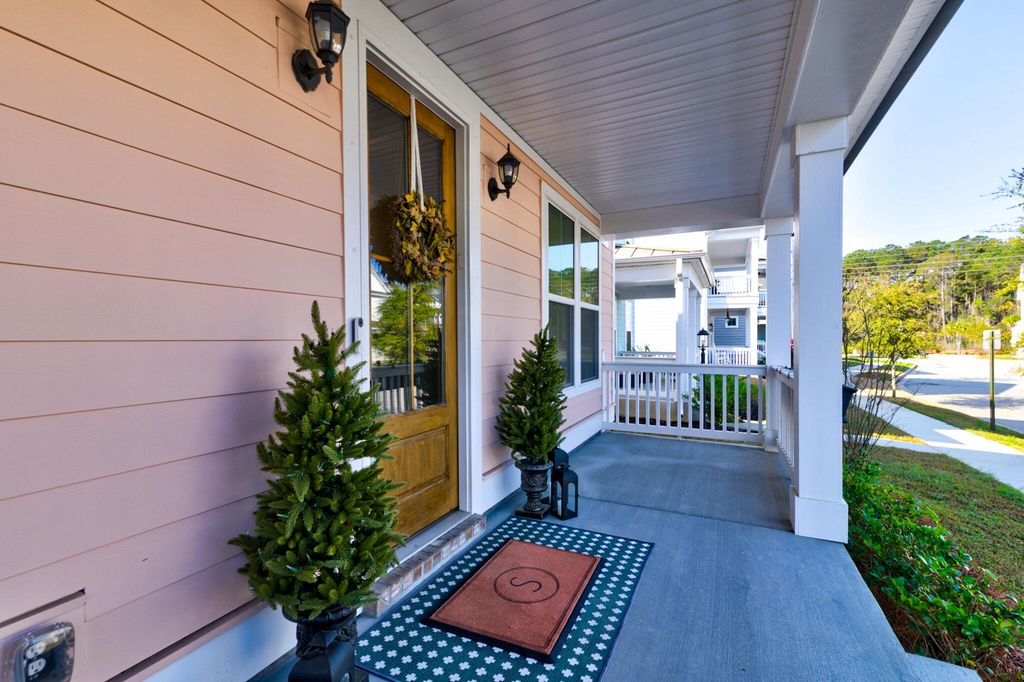 Image 4 of property listing at 1256 Crooked Oak Road, Charleston, SC 29492