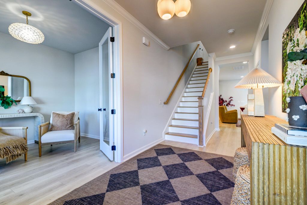 Image 6 of property listing at 1256 Crooked Oak Road, Charleston, SC 29492