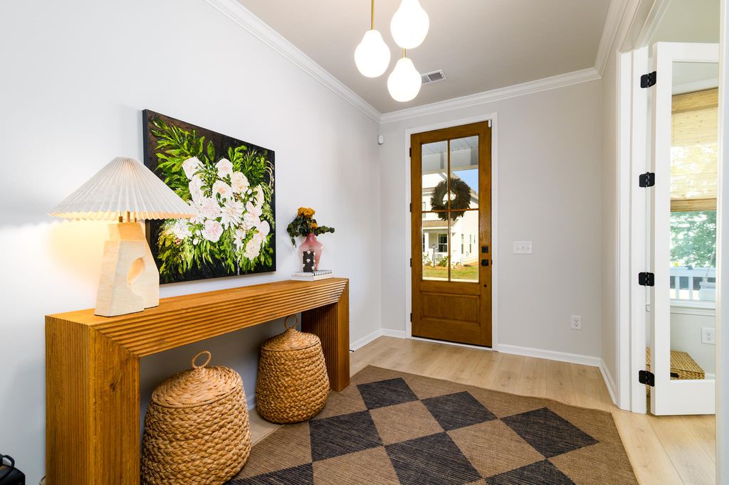 Image 7 of property listing at 1256 Crooked Oak Road, Charleston, SC 29492