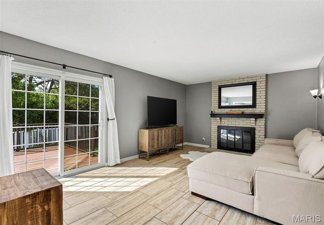 1912 Springtree Drive, Maryland Heights, MO 63043