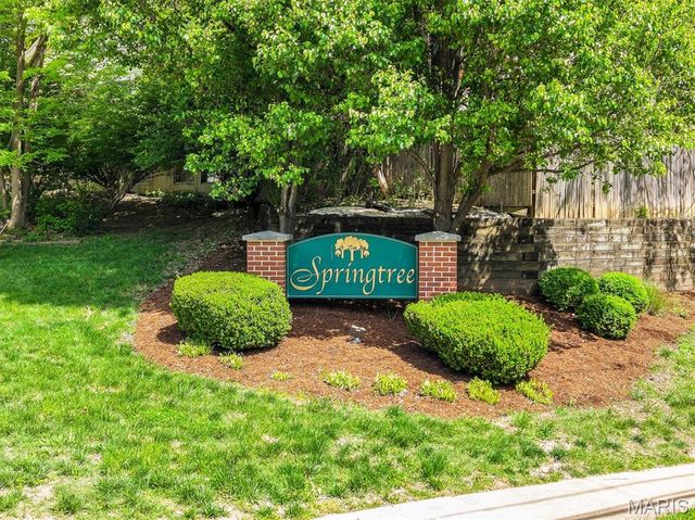 1912 Springtree Drive, Maryland Heights, MO 63043