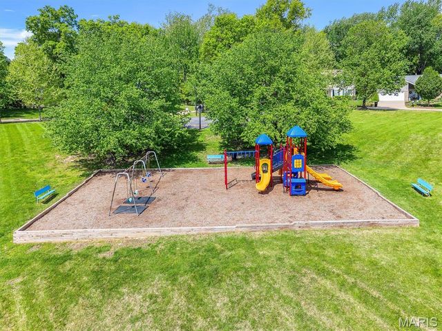 1912 Springtree Drive, Maryland Heights, MO 63043