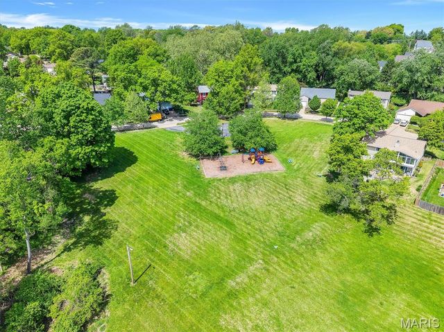 1912 Springtree Drive, Maryland Heights, MO 63043